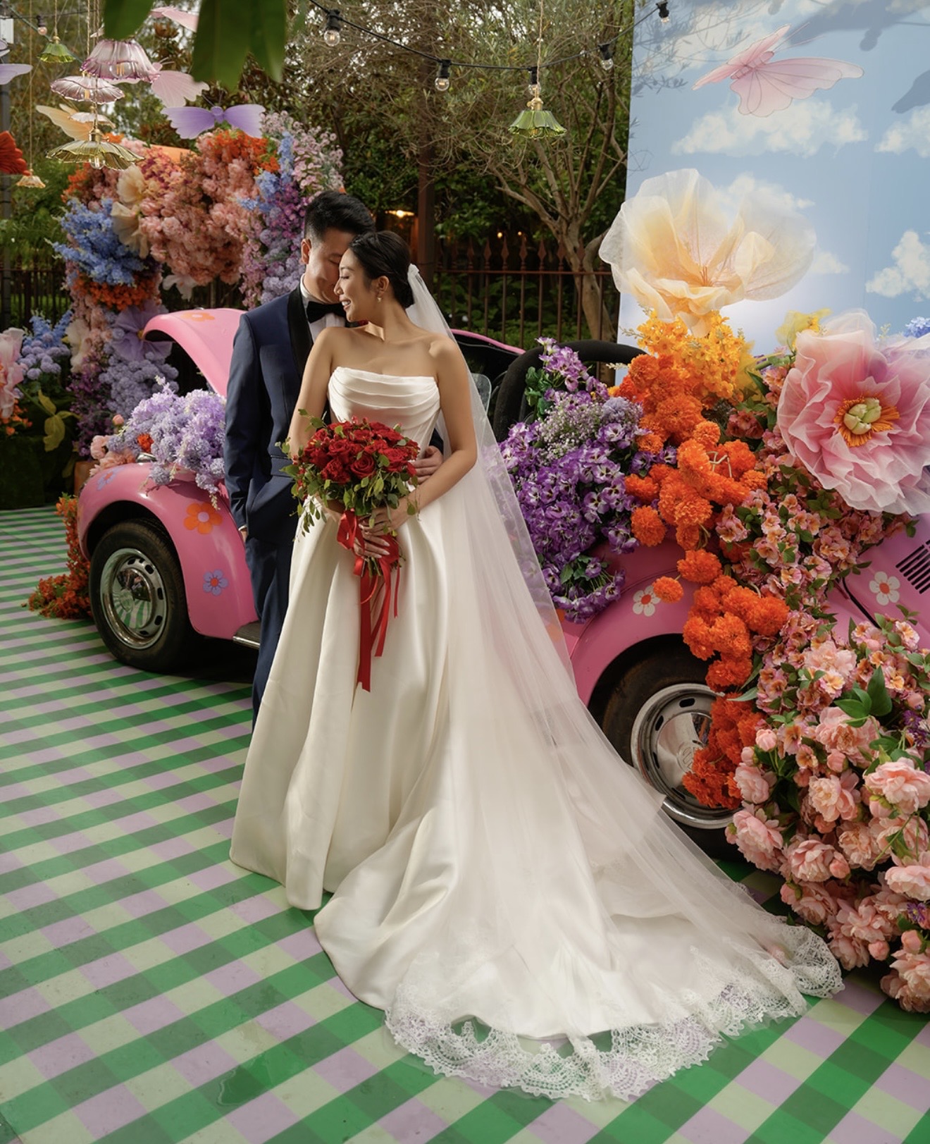 Bold colourful wedding floral styling and reception flowers in Sydney